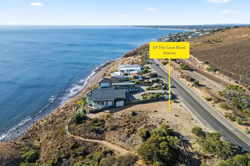Build Your Coastal Masterpiece - 834m² of Prime Land with Approved Luxury Plans63006453405955113