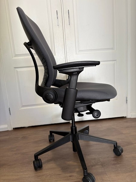 Steelcase Leap V2 office chair62864723018625112