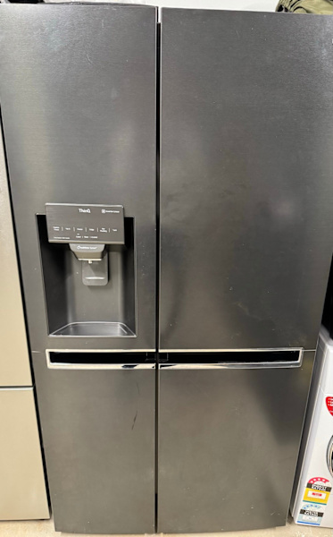 625L LG Fridge with Ice and Water Dispenser630221795996191127
