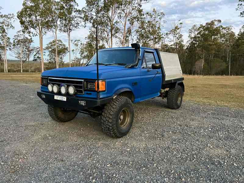 1989 FORD F150 4speed manual 4X4 UTILITY, 3 seats62938582795777110