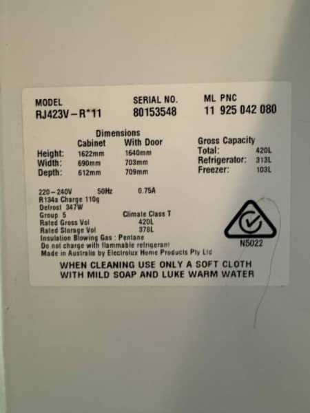 Factory Seconds Hisense fridge freezer 585 L.63443290742275111