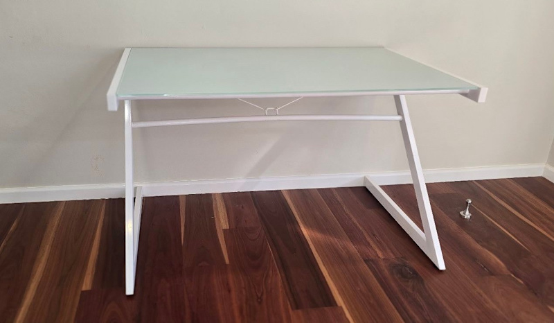 Freedom White Frosted Glass Desk62863408471426113