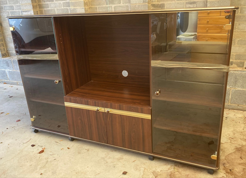 Timber TV/Display cabinet with two glass doors and two timber doors.62863838436098111