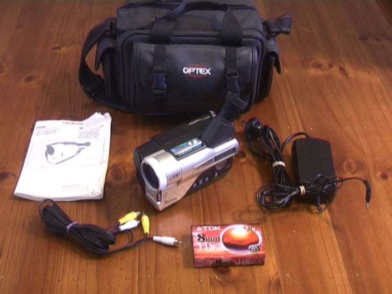 HITACHI 8mm VIDEO CAMERA/RECORDER plus Bag Power Supply Manual