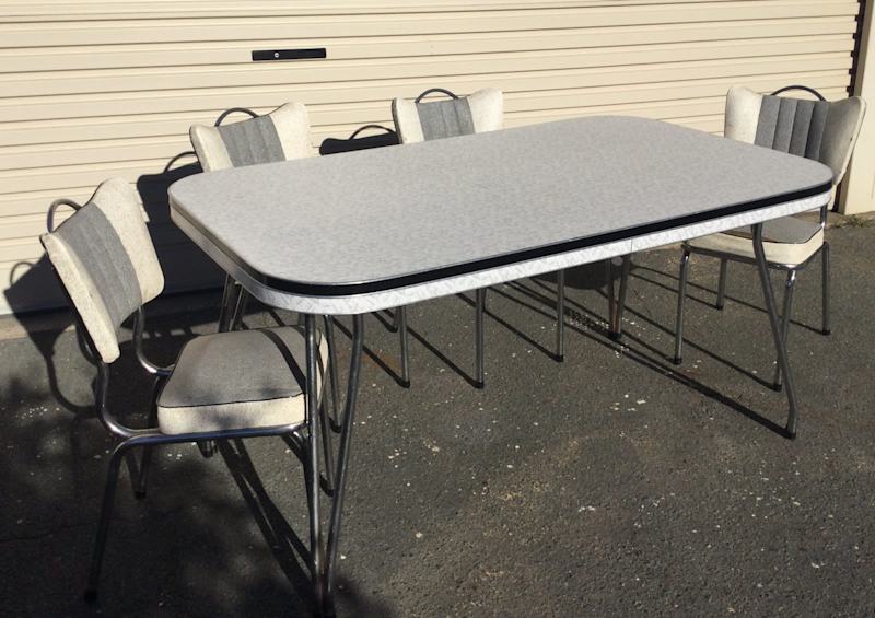 Retro 1960s laminate table and chairs629296693730591114
