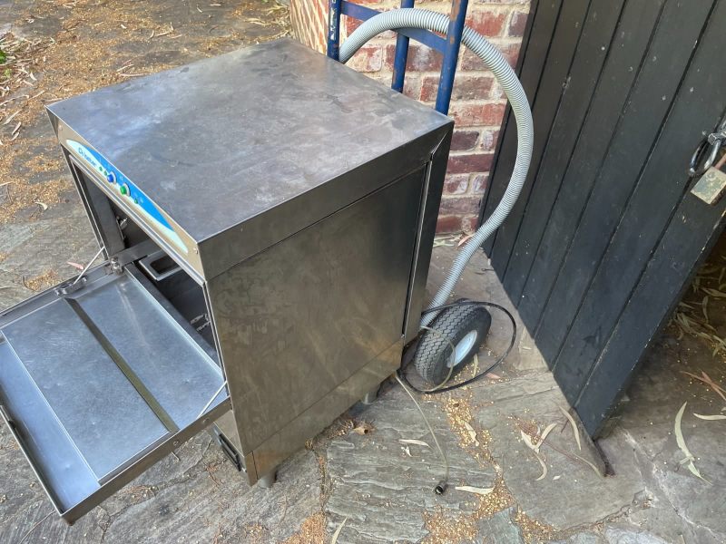 COMMERCIAL GLASS WASHER USED63013784463874114