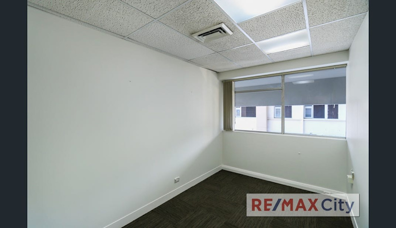 Office / Consulting Room for rent629956203239691120