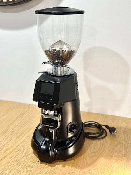 Fiorenzato F64 EVO XGi Grinder – Grind-by-Weight Precision + Commercia63022179734147111