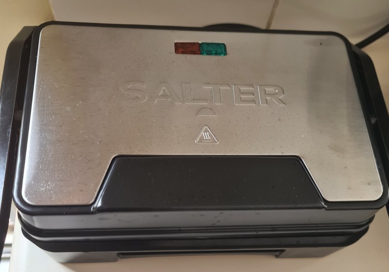 Brand new, NEVER USED hotplate,
750 W power, marble coated 

designed 63443375782147111