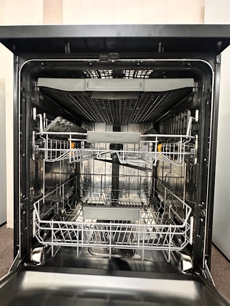 Whirlpool Dishwasher, 6 months warranty (stk no: 31678 F)63016908315905111