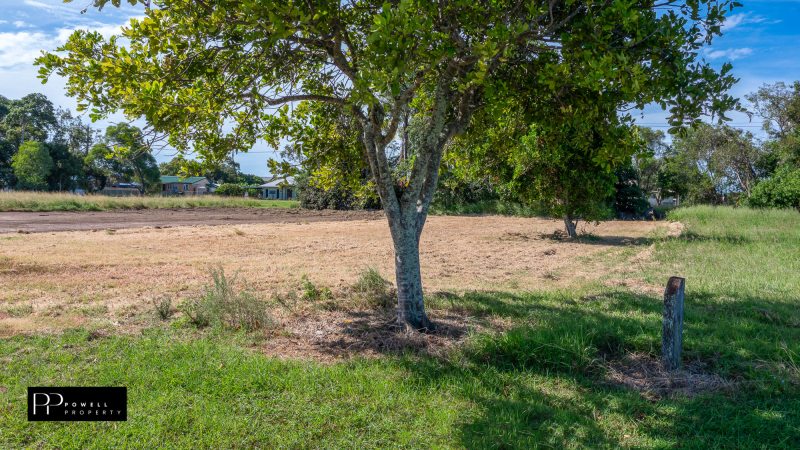 Over 1/4 acre Lot in the Sort After Coastal village of Burnett Heads62889414630017112
