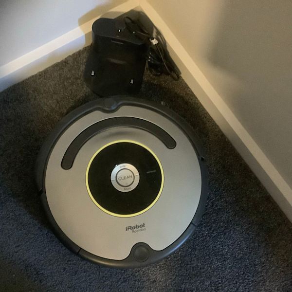 I Robot Roomba  vacuum cleaner  63018176074498112
