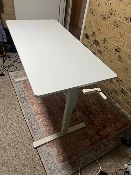 Sit and stand desk (manual)62865820896898111