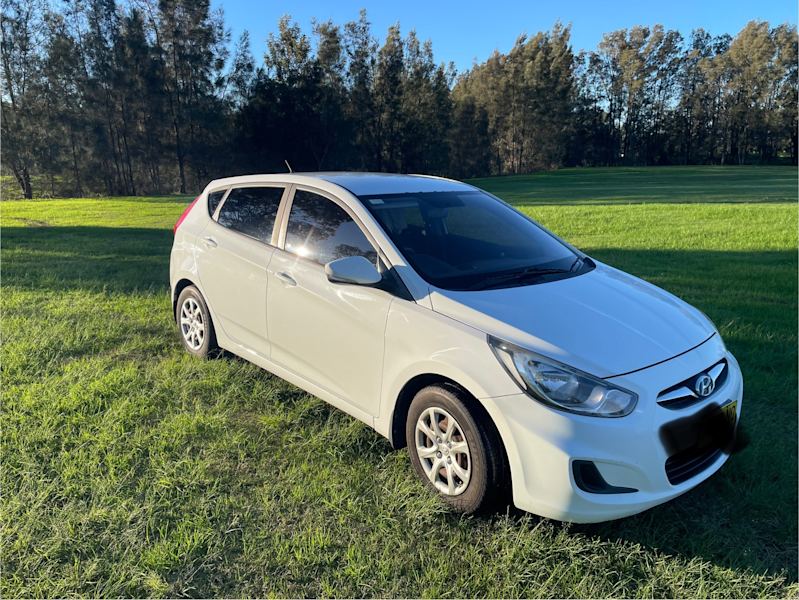 Hyundai accent 201462935687362690111