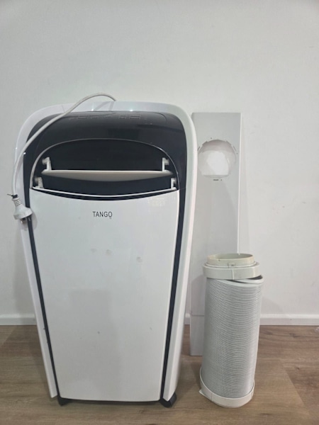 Portable Air conditioner with Heat, Fan and Cool options 63443895835393110