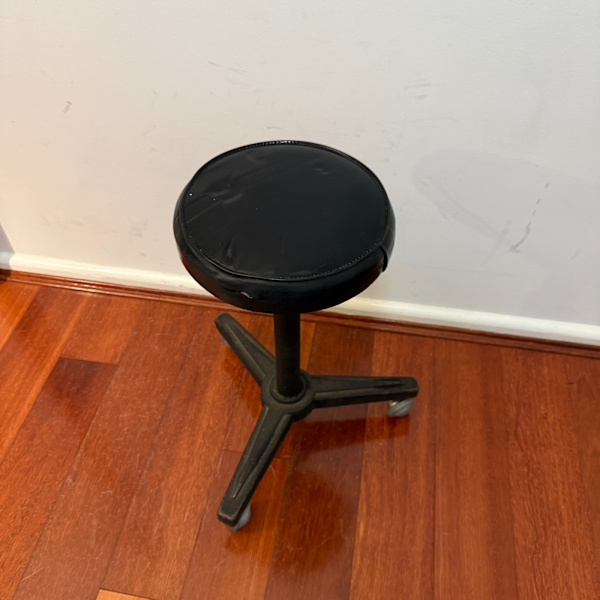 HEAVY DUTY METAL 3 LEG ROUND ROLLING STOOL WITH WHEELS PU LEATHER62864724334209112