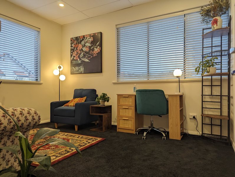 therapy office / consulting room for lease $80/day62930684091139111