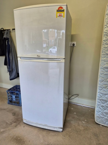 Whirlpool Fridge and freezer 360 Litre 5 starts 63470144020610111