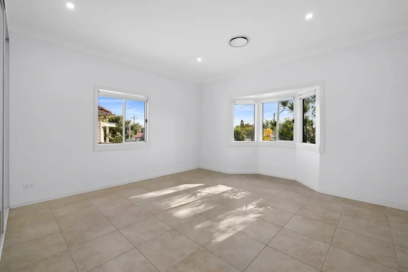 STYLISH 3-BEDROOM HOME IN THE HEART OF GUILDFORD!!62882774096514114