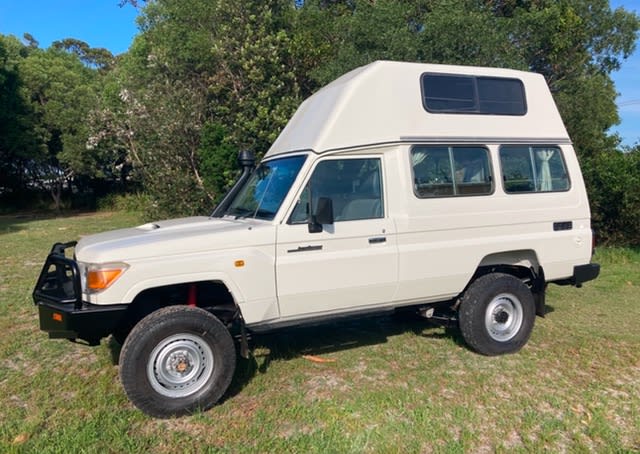 2011 TOYOTA LANDCRUISER WORKMATE (4x4) 3 SEAT 5 SP MANUAL TROOPCARRIER62937624255619112