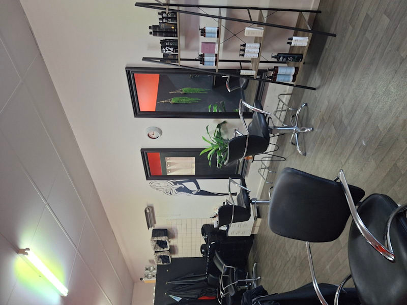 New Price, Must Sell...Hairdressing Salon $8000 neg. Make an offer63007430883329111