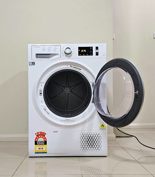 Ariston 8KG Heat Pump Dryer MODEL: N11HPLWAU  Perfect Working Conditio63470144947201111