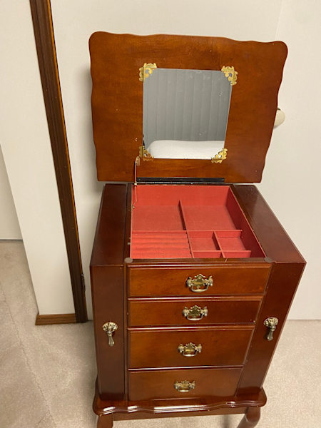 Versatile Jewellery Cabinet62863379086466114