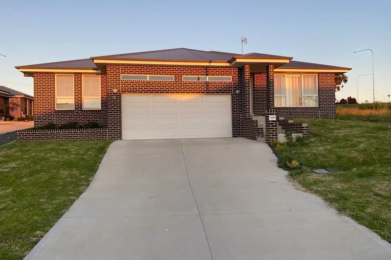 Spacious & Stylish Family Home in North Orange62929681523203112