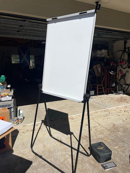 Whiteboard on adjustable stand628633758291231124