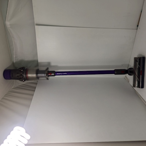 Dyson Cordless vacuum with charger #GN37179563017762644993111