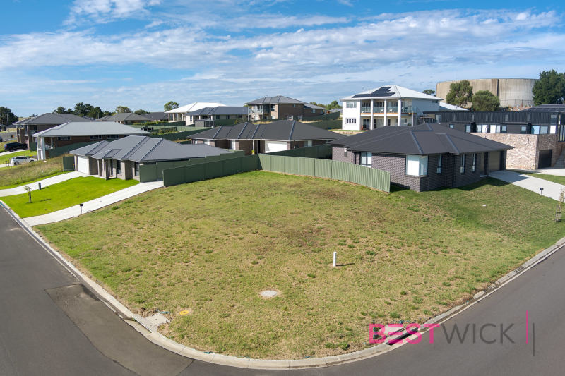 Corner Block with Expansive Views628827750632981129