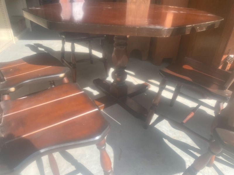  Vintage Table and 6 chairs62863408709377112