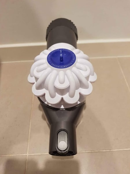 Dyson V6 cordless vacuum - not working - good for parts63021282179969112