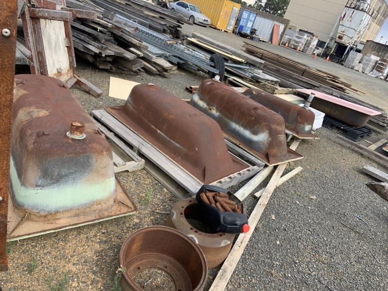 CAST IRON BATH TUBS OR WATER TROUGH63010884523522111