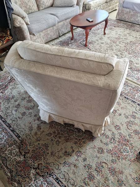 Beautiful and comfy armchair62864724160257112