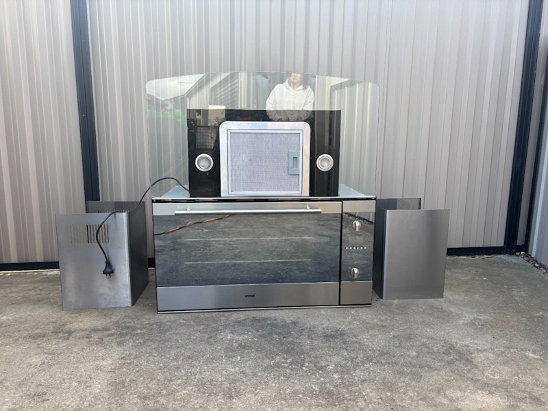 Omega Oven, cook top and Rangehood63442740460033110