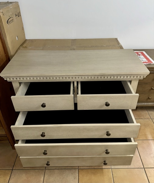 Chest of Drawers62863839553411114