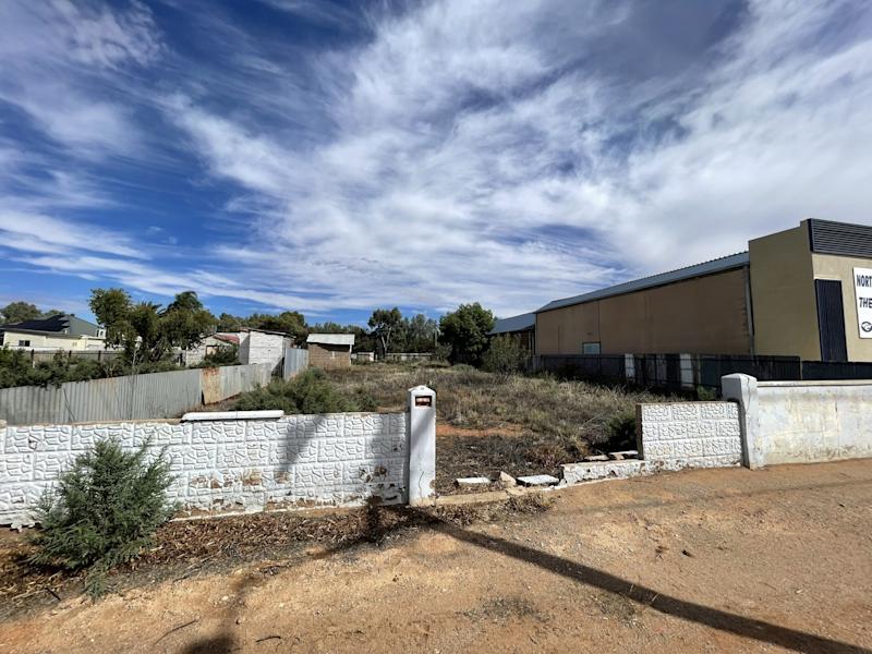 Land opportunity to build!63007280700546112