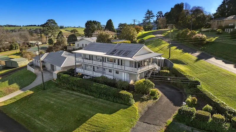 Gorgeous family home offers multi-generational living, close to town, great views!62929683653123113