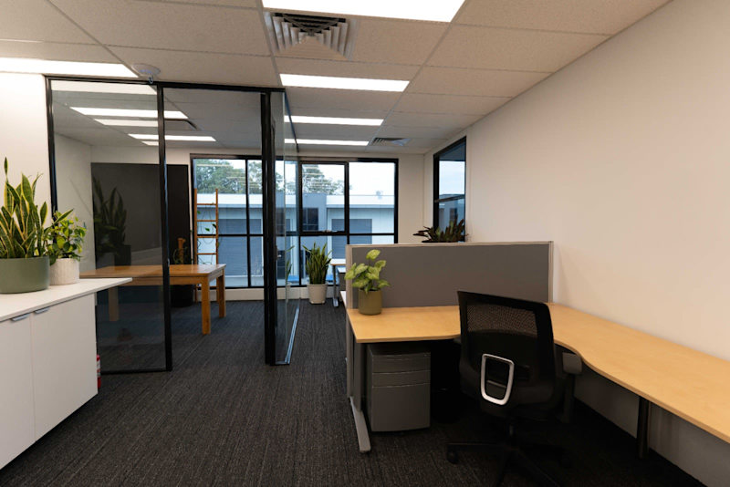 Office Space / 7 Hot Desks for Rent62930683874051113