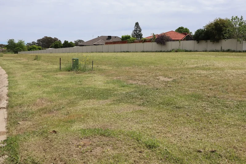 Residential Land in the Heart of Suburbia62882783093633113