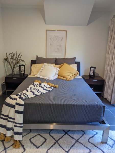 Queen size bedroom suite62863370684546111