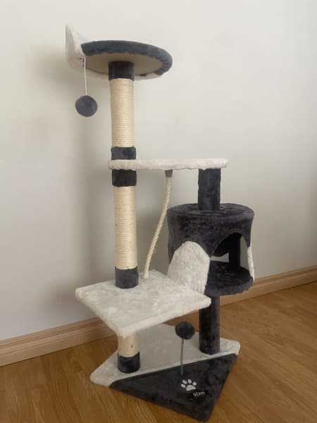 Gumtree 2025 cat tower