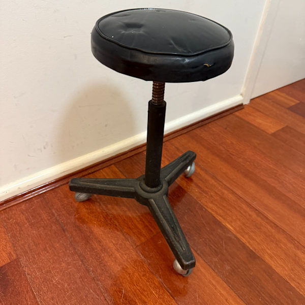 HEAVY DUTY METAL 3 LEG ROUND ROLLING STOOL WITH WHEELS PU LEATHER62864724334209113