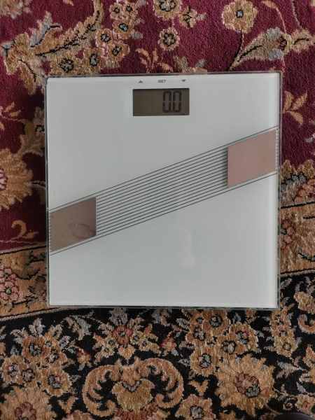Slimline Glass Digital Bathroom Scale, Excellent Condition63443692823427110