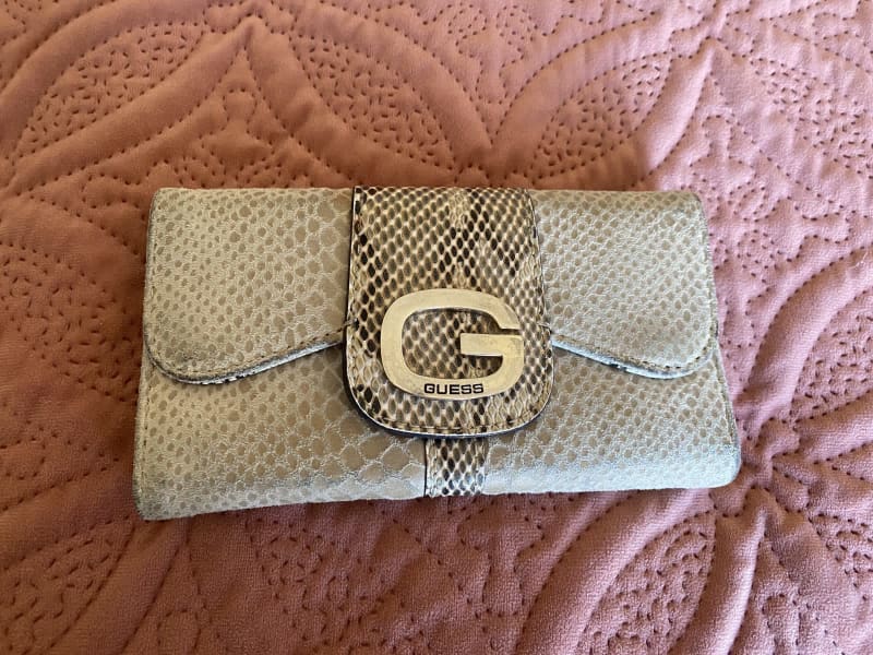 GENUINE ORIGINAL GUESS HAND BAG WITH MATCHING GUESS PURSE $50, Bags, Gumtree Australia Wollongong Area - Woonona