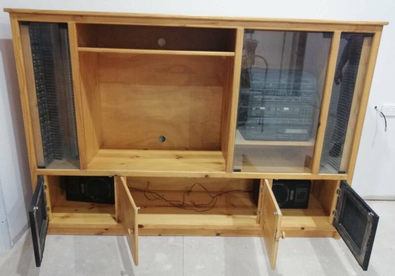 entertainment unit, solid oine62863409815682111