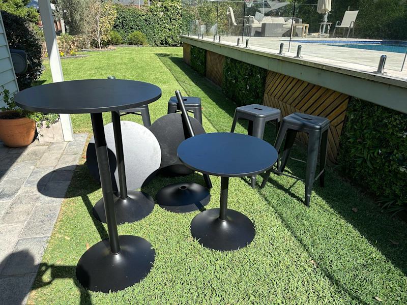 Bar Table and Stools62863381379970114