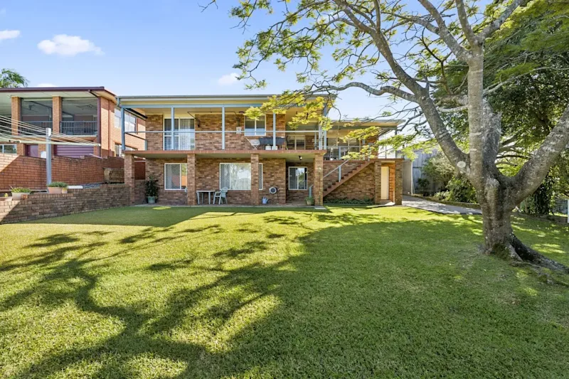 Spacious Family Home with Mountain Views & Self-Contained Guest Accommodation62929683635841114