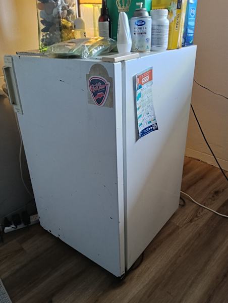 Kelvinator bar fridge 63612125851009111